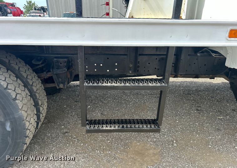 image for item EG0805 1996 Ford  F700 bucket truck