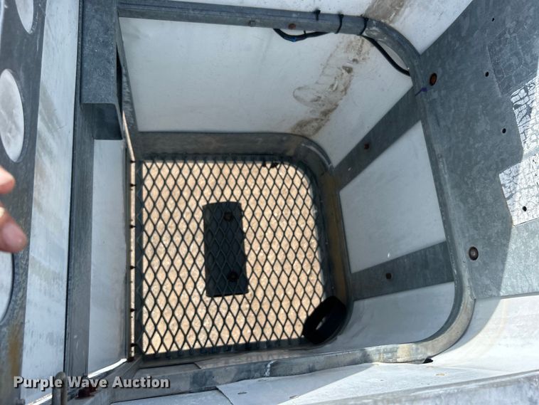 image for item EG0805 1996 Ford  F700 bucket truck