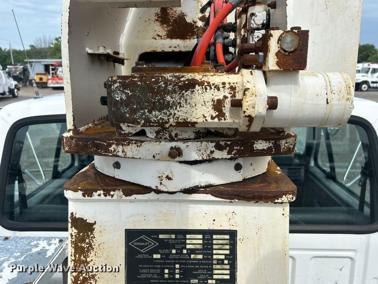 image for item EG0805 1996 Ford  F700 bucket truck