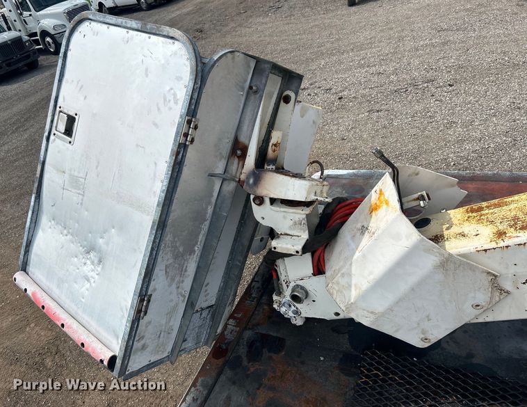 image for item EG0805 1996 Ford  F700 bucket truck