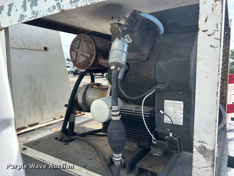 image for item EG0805 1996 Ford  F700 bucket truck