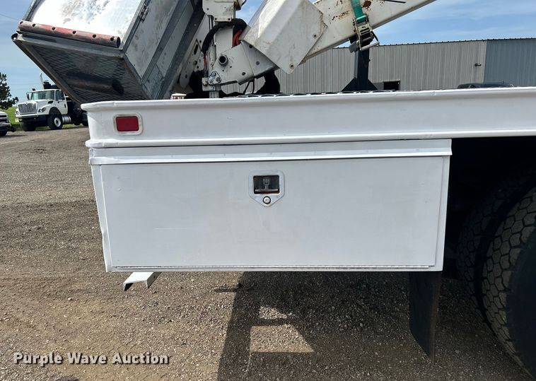 image for item EG0805 1996 Ford  F700 bucket truck