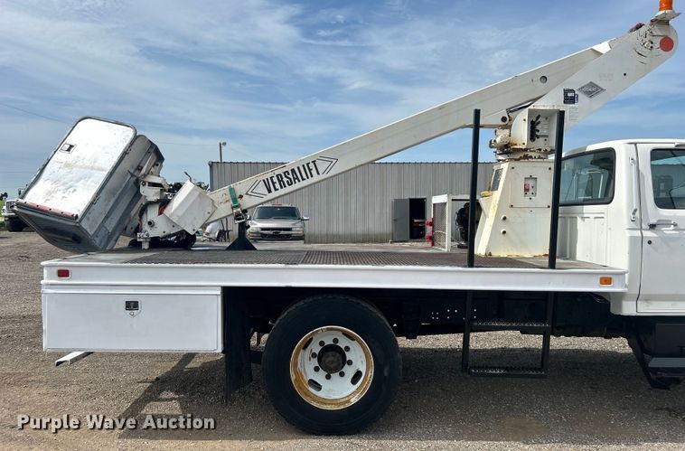 image for item EG0805 1996 Ford  F700 bucket truck