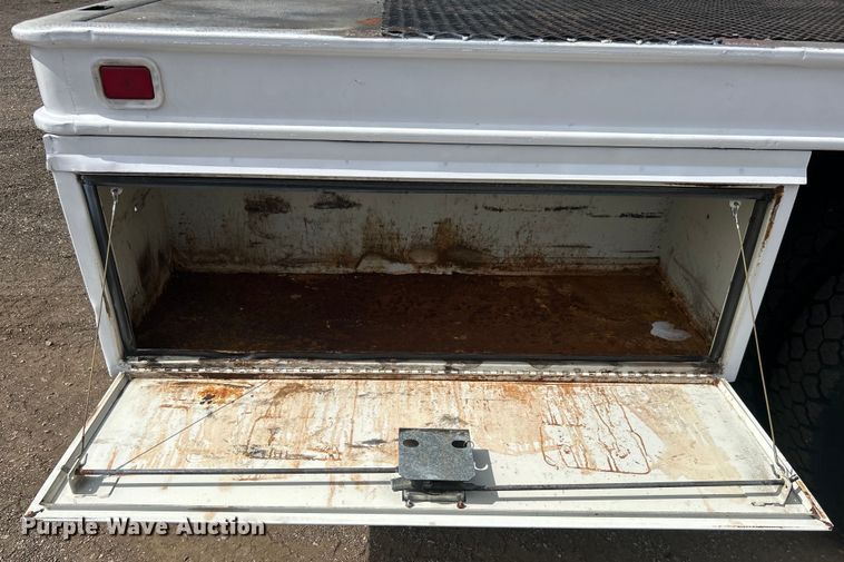 image for item EG0805 1996 Ford  F700 bucket truck