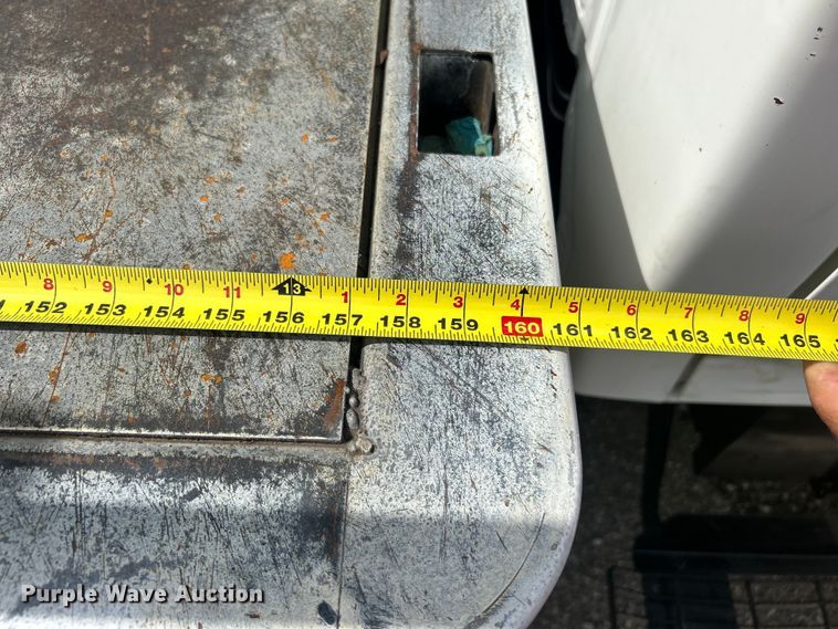 image for item EG0805 1996 Ford  F700 bucket truck