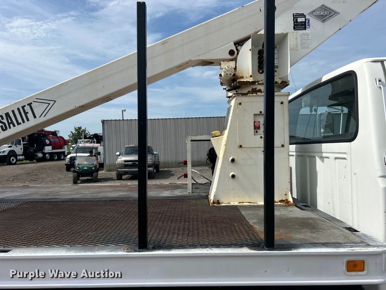 image for item EG0805 1996 Ford  F700 bucket truck