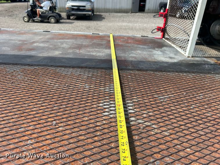 image for item EG0805 1996 Ford  F700 bucket truck