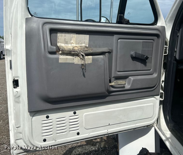 image for item EG0805 1996 Ford  F700 bucket truck