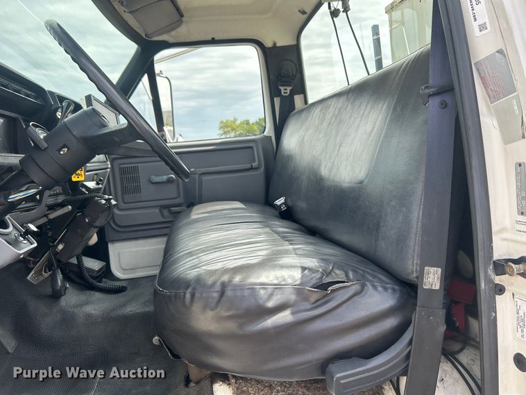 image for item EG0805 1996 Ford  F700 bucket truck