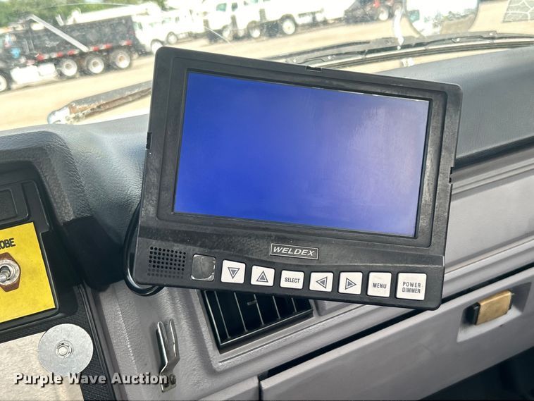 image for item EG0805 1996 Ford  F700 bucket truck