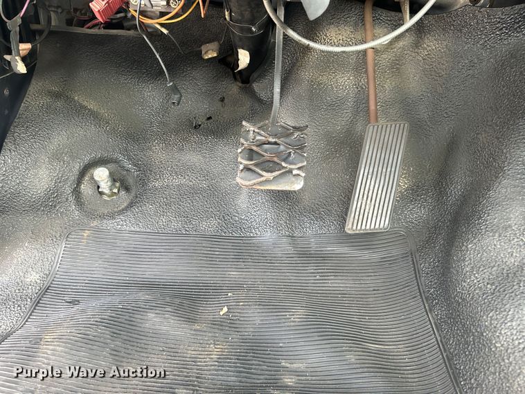 image for item EG0805 1996 Ford  F700 bucket truck