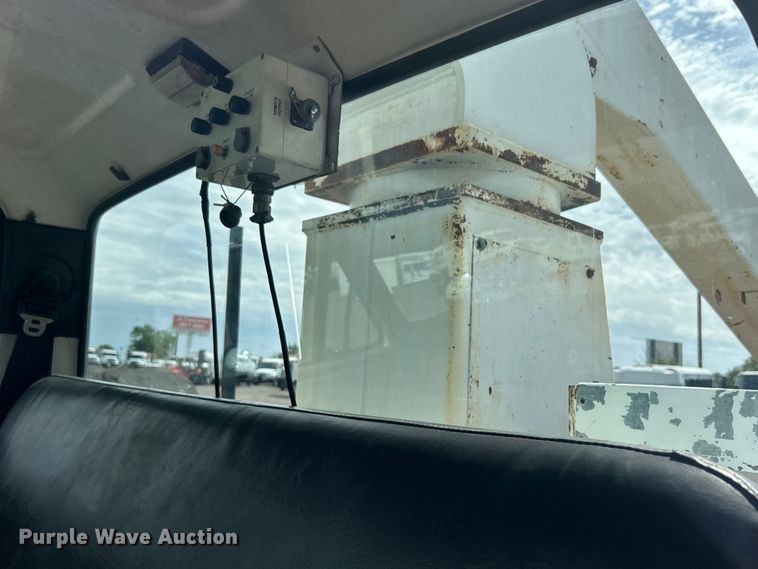 image for item EG0805 1996 Ford  F700 bucket truck