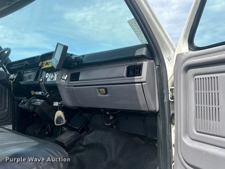 image for item EG0805 1996 Ford  F700 bucket truck