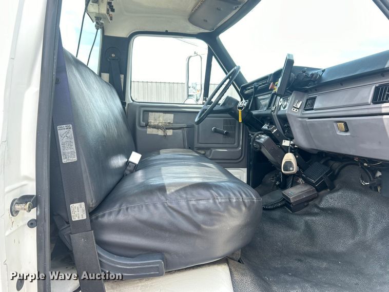 image for item EG0805 1996 Ford  F700 bucket truck