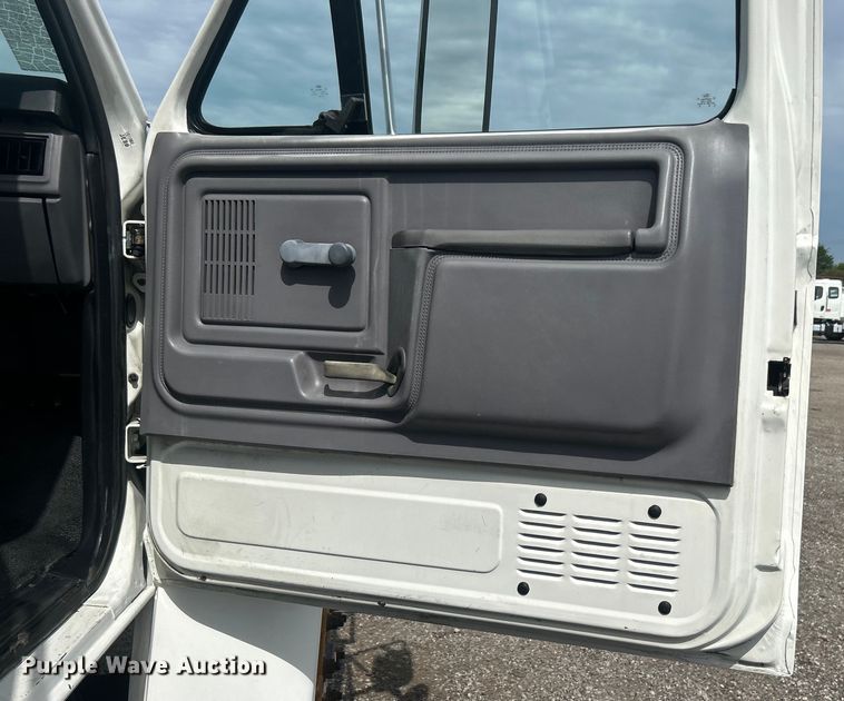 image for item EG0805 1996 Ford  F700 bucket truck