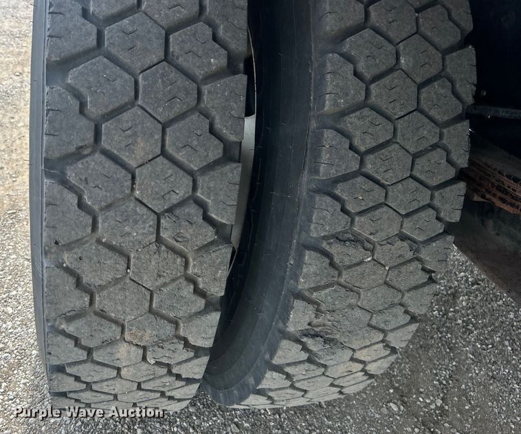 image for item EG0805 1996 Ford  F700 bucket truck