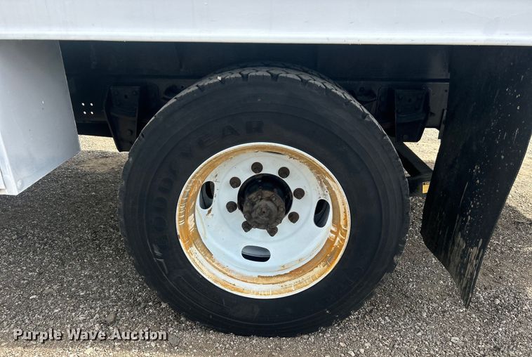 image for item EG0805 1996 Ford  F700 bucket truck