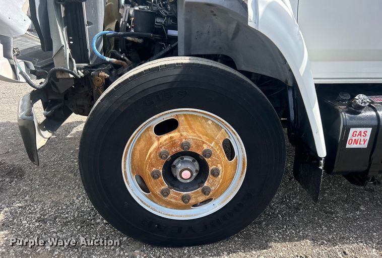 image for item EG0805 1996 Ford  F700 bucket truck