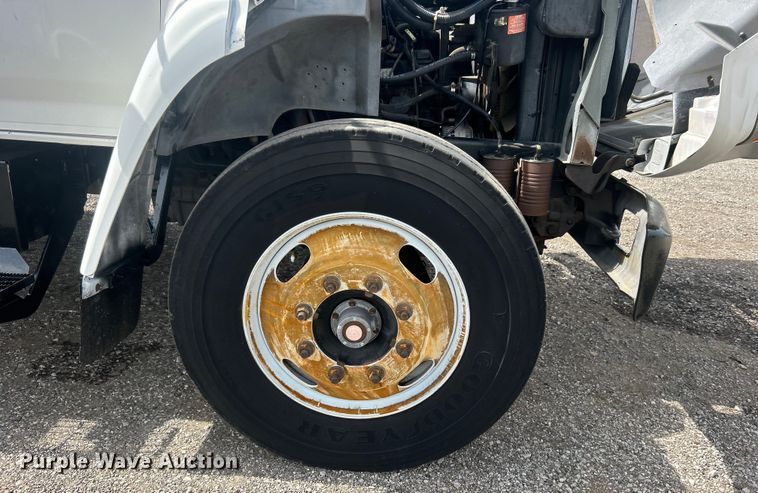 image for item EG0805 1996 Ford  F700 bucket truck