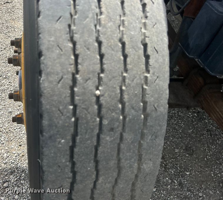 image for item EG0805 1996 Ford  F700 bucket truck