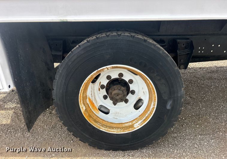 image for item EG0805 1996 Ford  F700 bucket truck