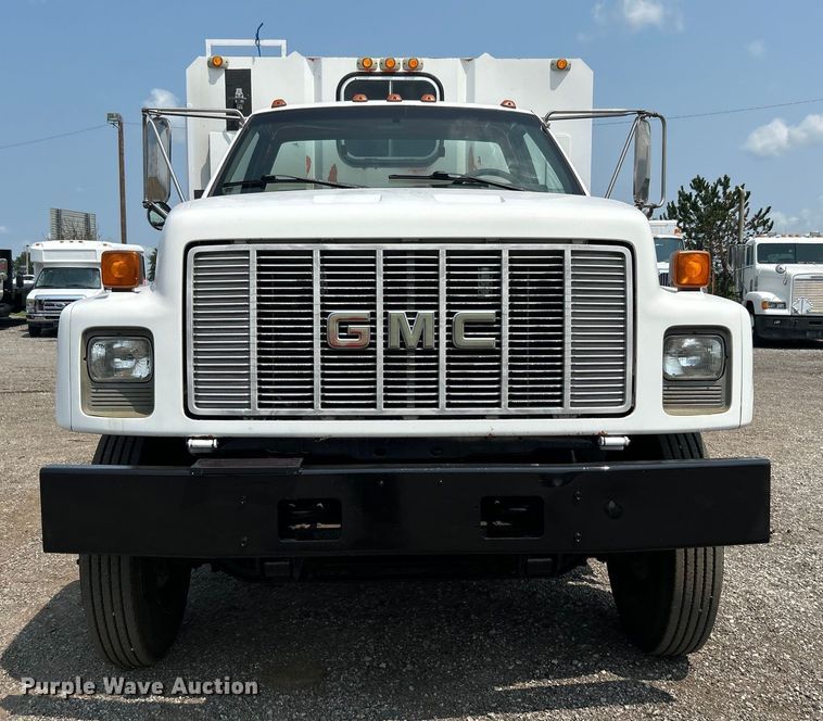 image for item EG0882 2000 GMC C6500 chipper truck