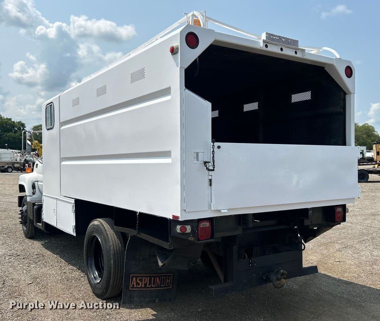 image for item EG0882 2000 GMC C6500 chipper truck
