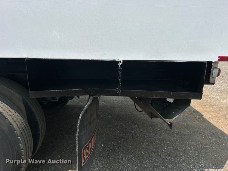 image for item EG0882 2000 GMC C6500 chipper truck