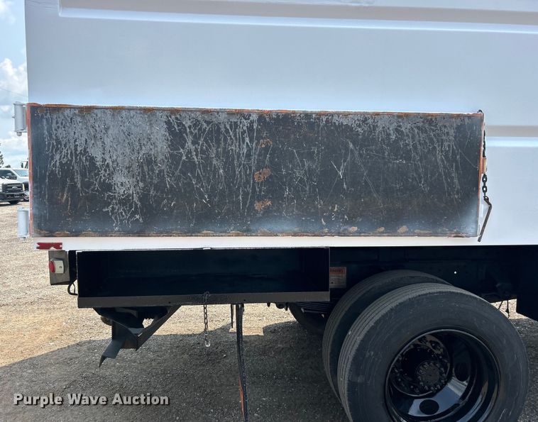 image for item EG0882 2000 GMC C6500 chipper truck