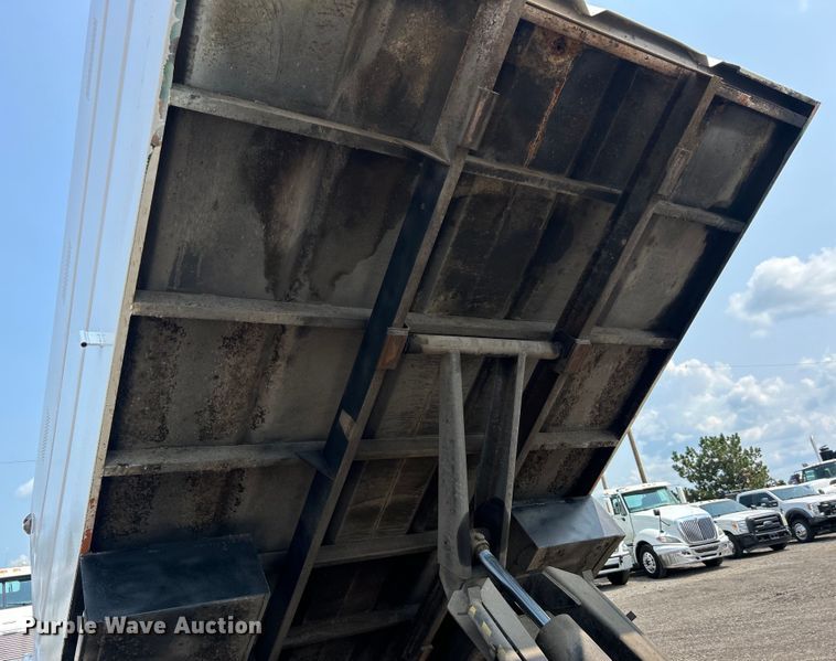 image for item EG0882 2000 GMC C6500 chipper truck