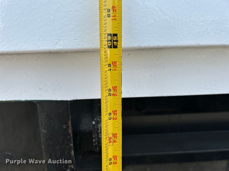 image for item EG0882 2000 GMC C6500 chipper truck