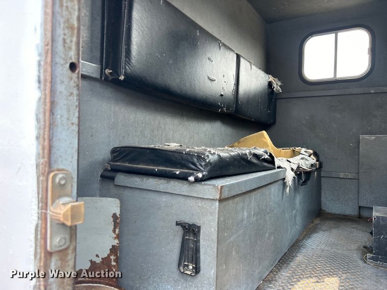 image for item EG0882 2000 GMC C6500 chipper truck