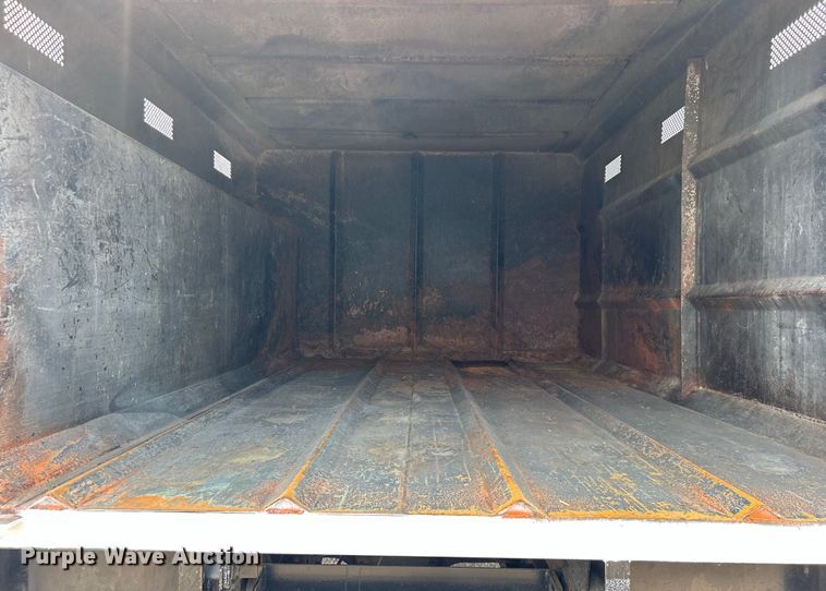 image for item EG0882 2000 GMC C6500 chipper truck