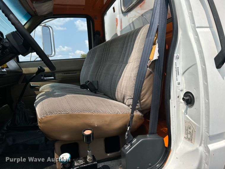 image for item EG0882 2000 GMC C6500 chipper truck