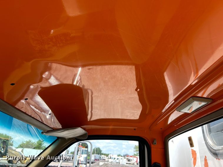 image for item EG0882 2000 GMC C6500 chipper truck