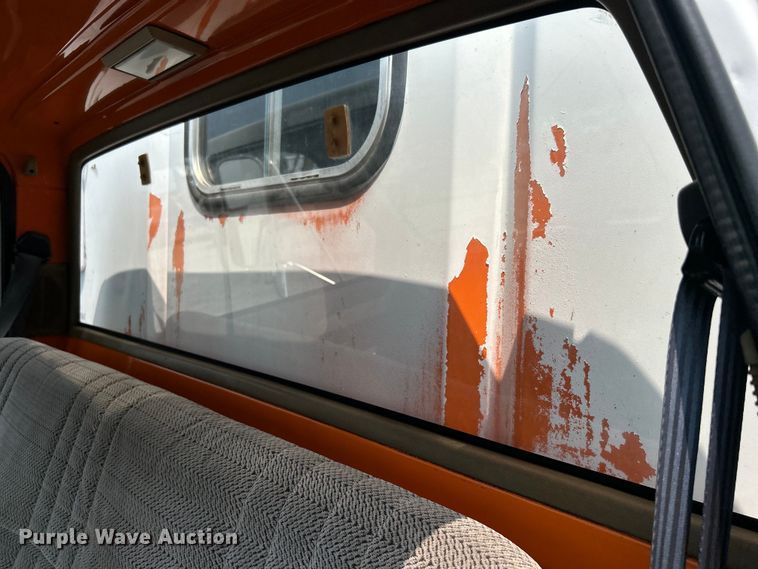 image for item EG0882 2000 GMC C6500 chipper truck