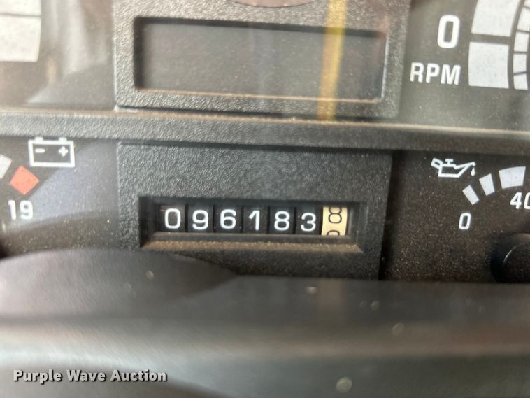 image for item EG0882 2000 GMC C6500 chipper truck