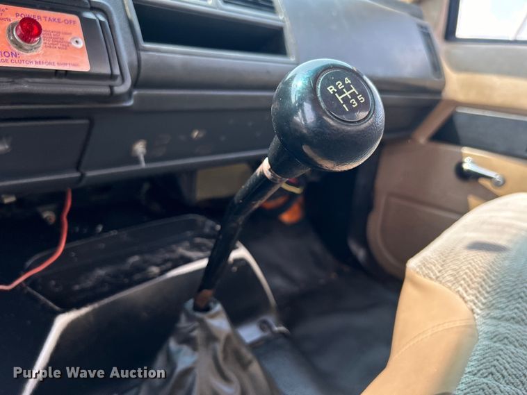 image for item EG0882 2000 GMC C6500 chipper truck