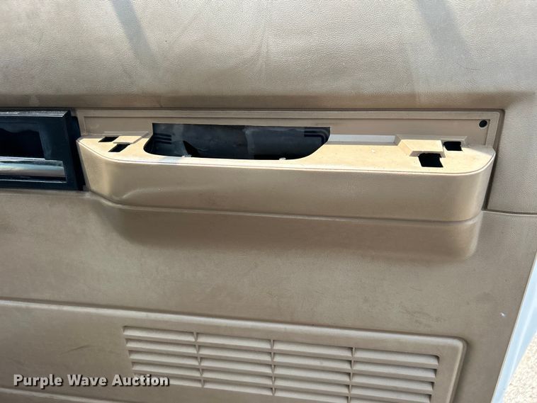 image for item EG0882 2000 GMC C6500 chipper truck