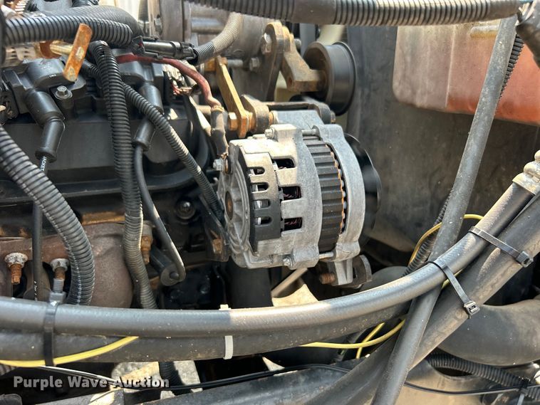 image for item EG0882 2000 GMC C6500 chipper truck