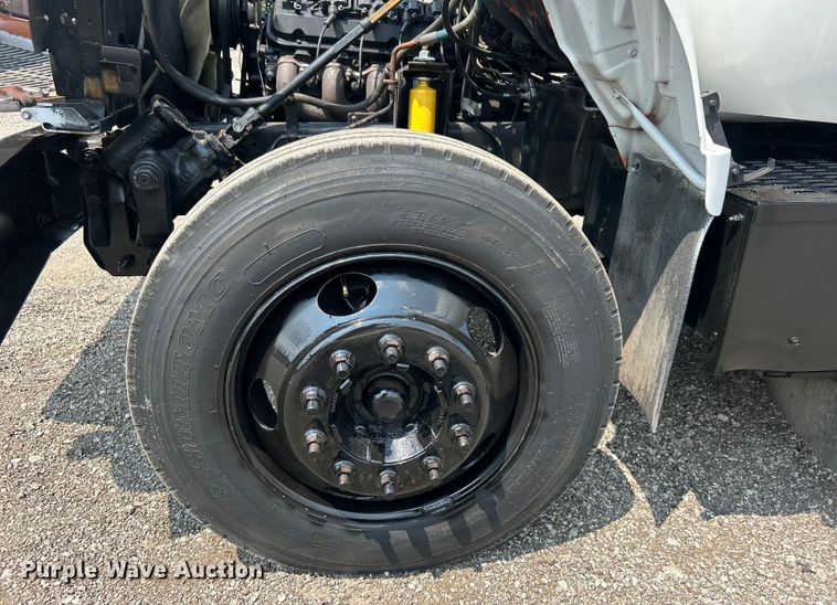 image for item EG0882 2000 GMC C6500 chipper truck