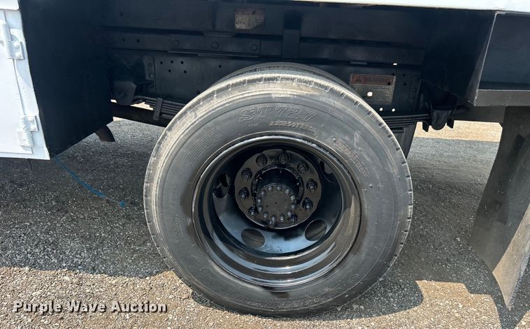 image for item EG0882 2000 GMC C6500 chipper truck