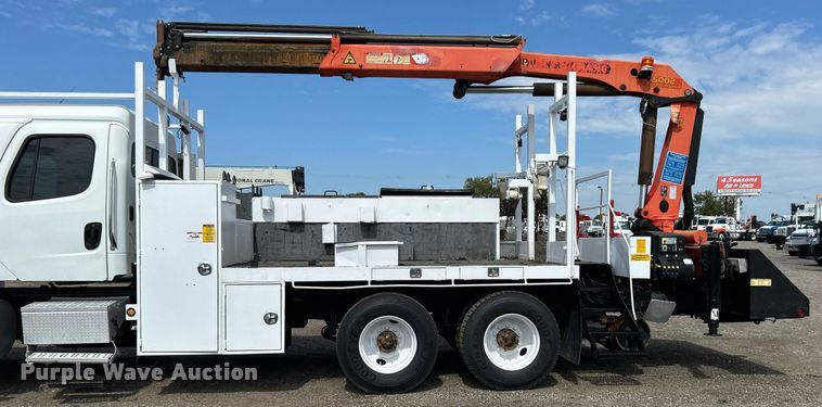 image for item EG1091 2007 Freightliner  Business Class M2 crane truck