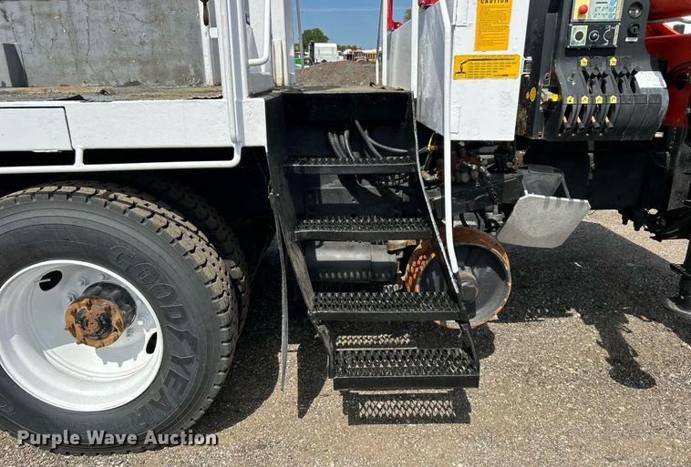 image for item EG1091 2007 Freightliner  Business Class M2 crane truck