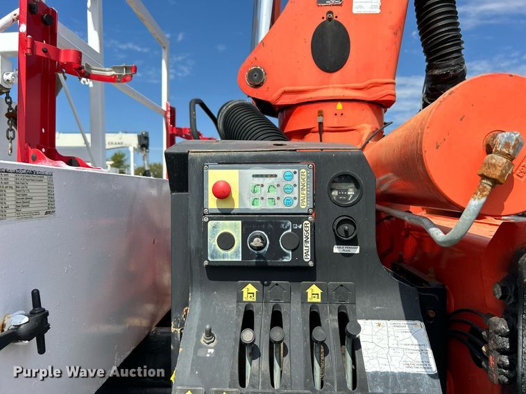 image for item EG1091 2007 Freightliner  Business Class M2 crane truck