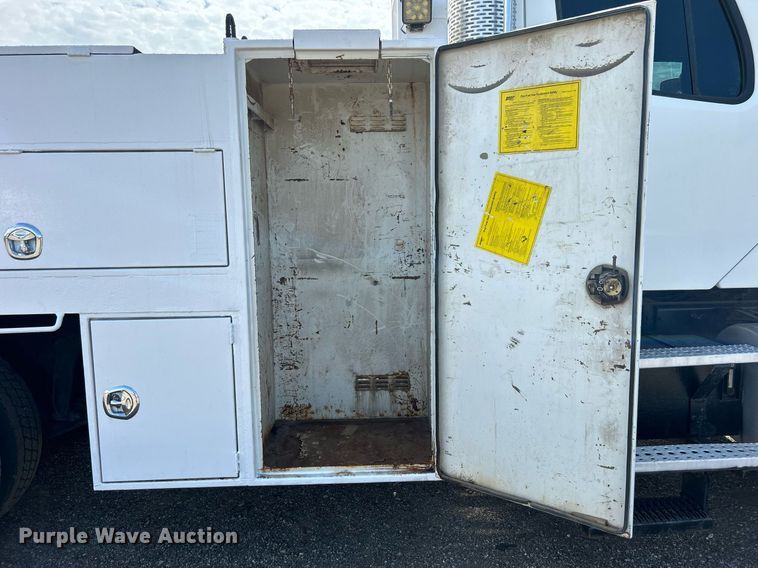 image for item EG1091 2007 Freightliner  Business Class M2 crane truck