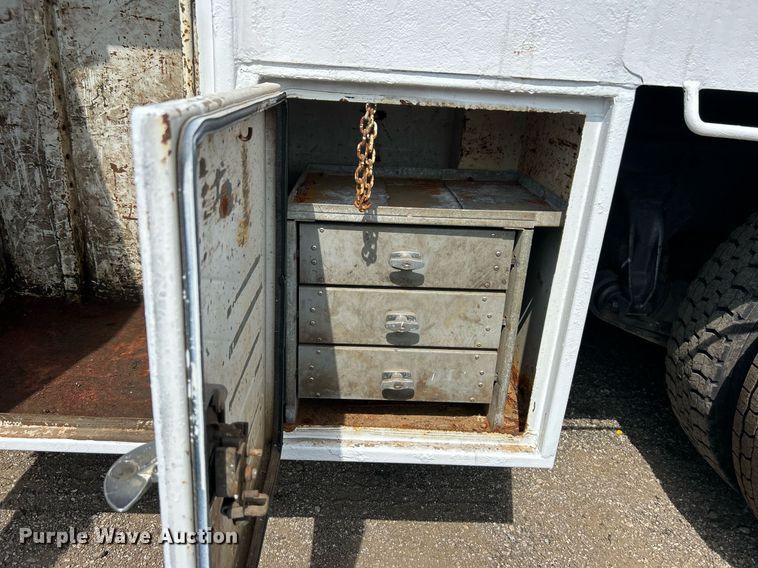 image for item EG1091 2007 Freightliner  Business Class M2 crane truck