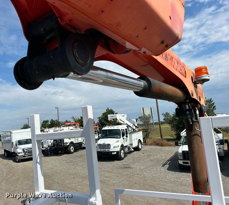 image for item EG1091 2007 Freightliner  Business Class M2 crane truck