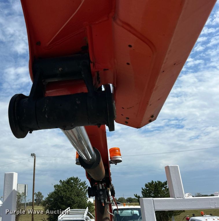 image for item EG1091 2007 Freightliner  Business Class M2 crane truck