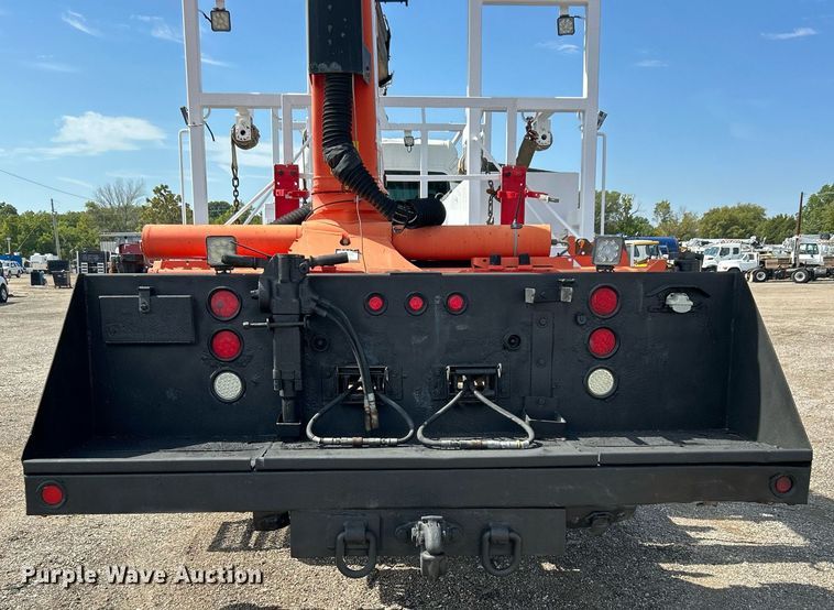 image for item EG1091 2007 Freightliner  Business Class M2 crane truck